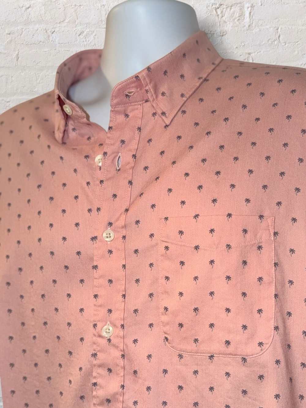 Faherty Brand Movement SS Shirt Men’s Large Pink Palm Tree Supima - Picture 4 of 11